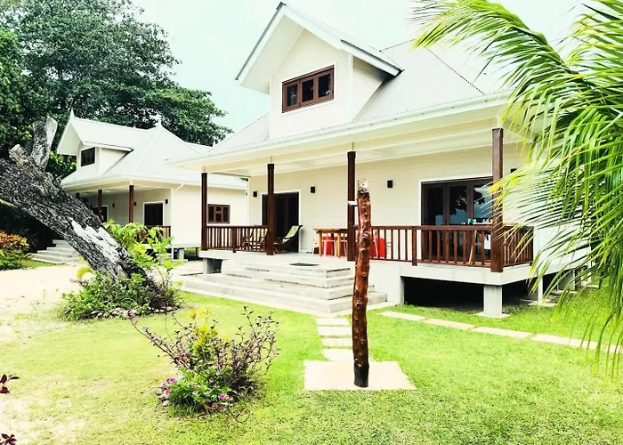 Digwa Beach Chalet