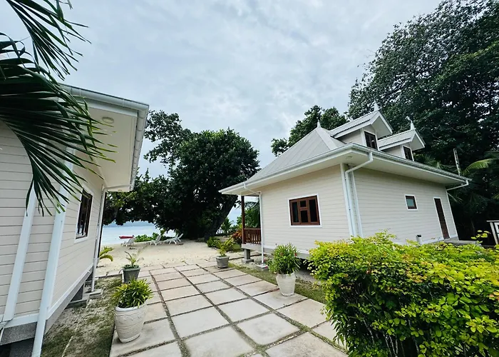 Digwa Beach Chalet
